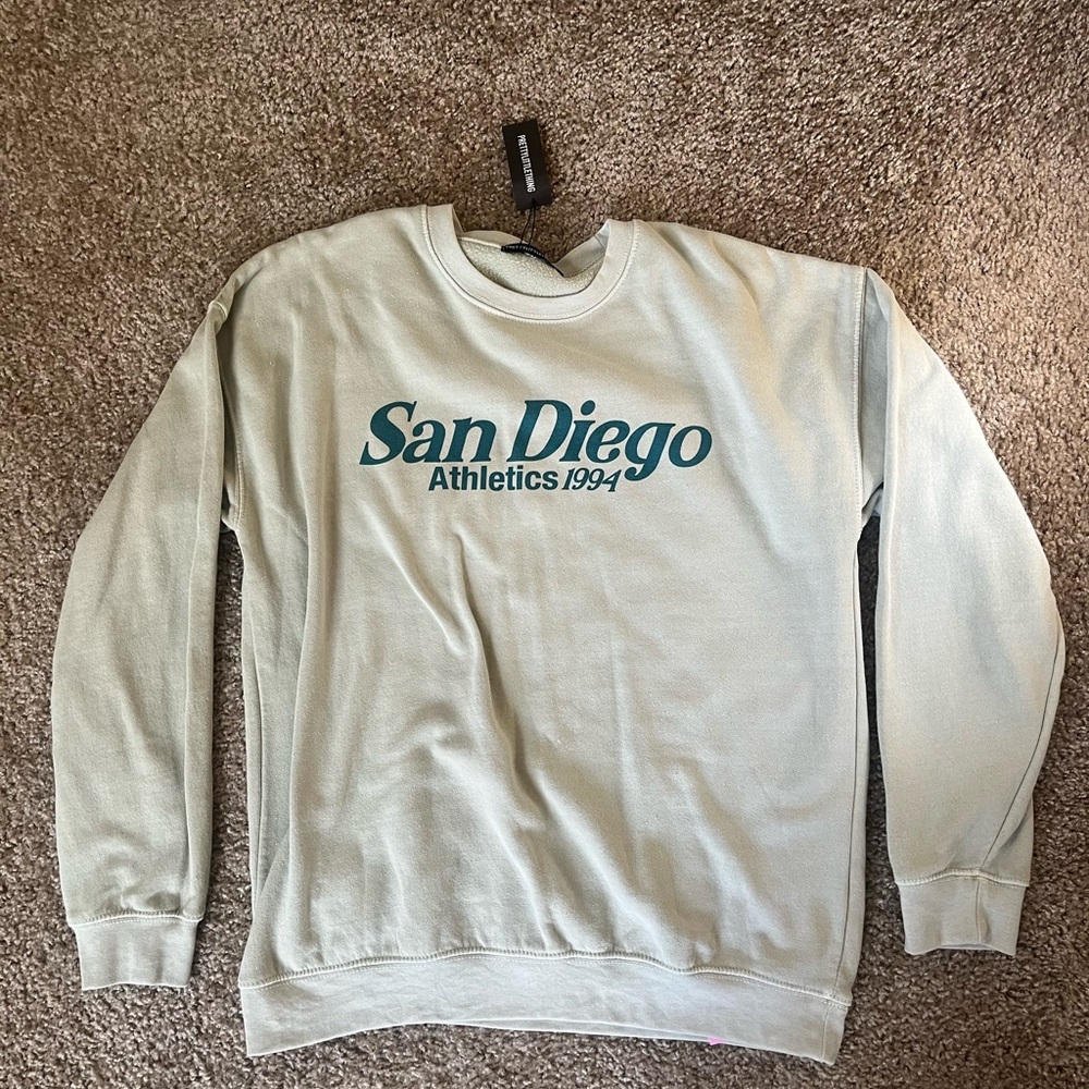 NWT PrettyLittleThing Cream Crewneck Sweater